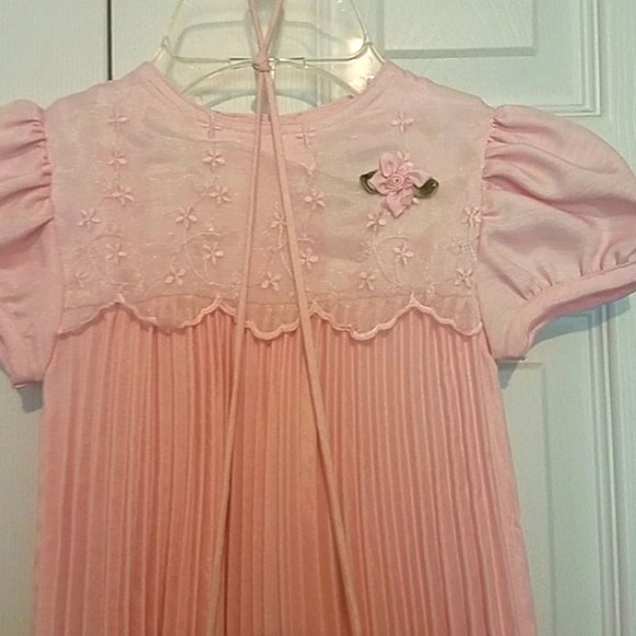 Girl's Beautiful Pink Dress - Picture 5 of 8